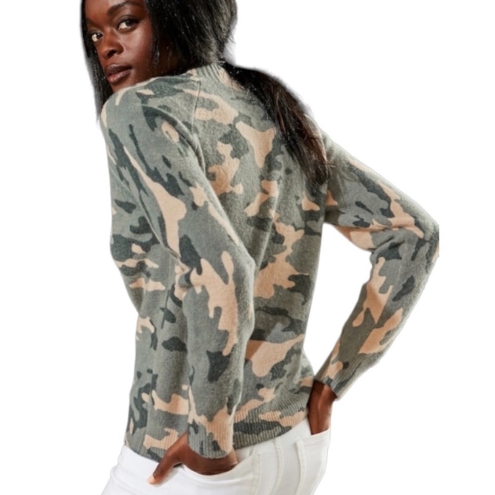 Banana Republic Camo Print Wool Blend Long Sleeve Crewneck Sweater​​​​​ - Picture 4 of 9